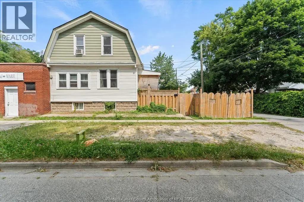 1494 Lincoln, Windsor